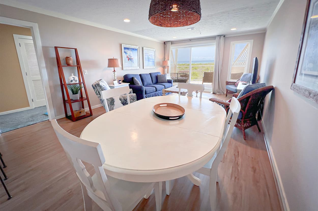 Dining Area w/ocean views