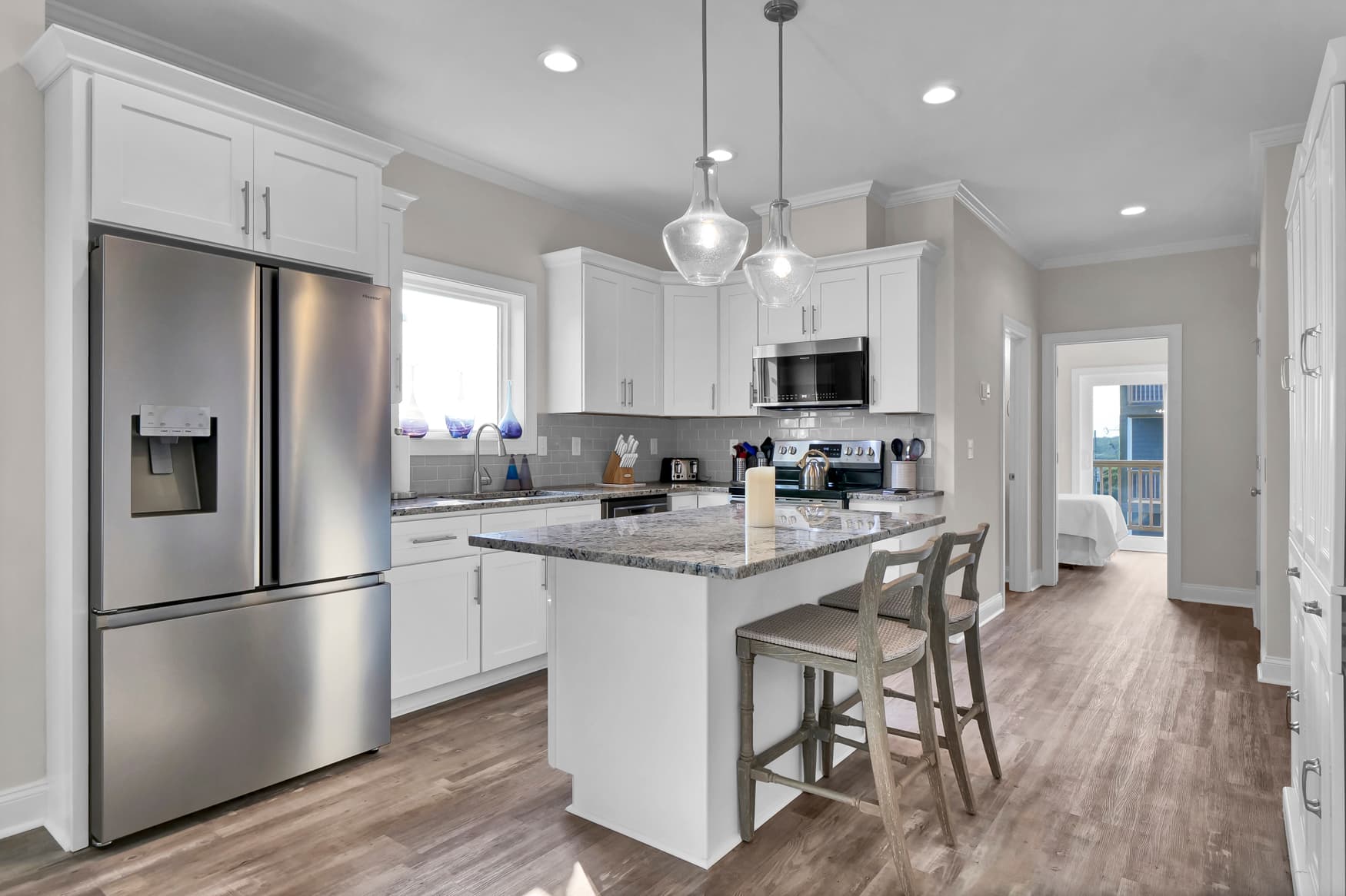Beautiful, well stocked kitchen