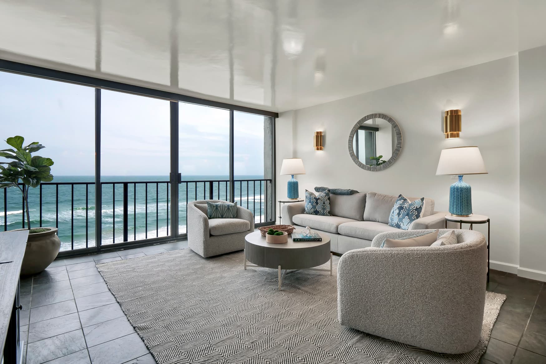 Relaxing living room with breathtaking view of the beach
