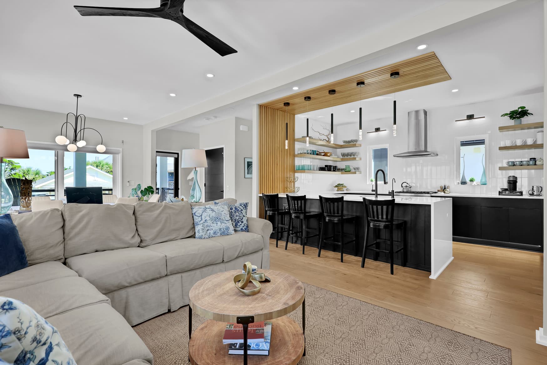 Living and kitchen area